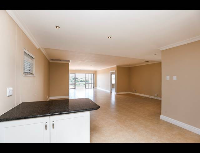 3 BEDROOM APARTMENT FOR SALE IN LA LUCIA